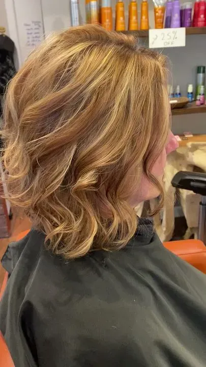https://cdn.salonspotlight.com/photos/zcz5iDEBQ3tqt7H1KLtF/b3cf5f68-0d20-4aac-b6b2-1f7bf4a82fa7_720x720