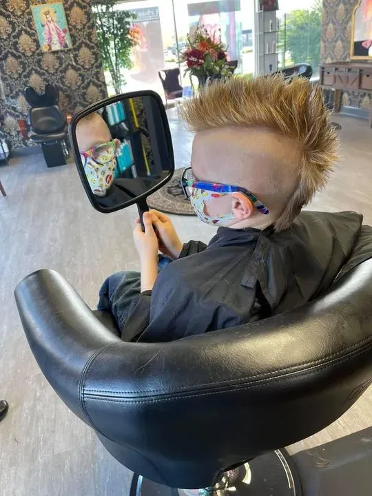https://cdn.salonspotlight.com/photos/zeEgadKalKWO8L2oQMNS/586f1198-24cd-41a8-b08f-cc61b1ec64ca_720x720