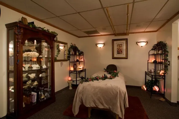 https://cdn.salonspotlight.com/photos/zfNJBwGPti0jRpcYjyHN/e3dca309-e7ab-4dc9-8eec-37903e60db5e_720x720