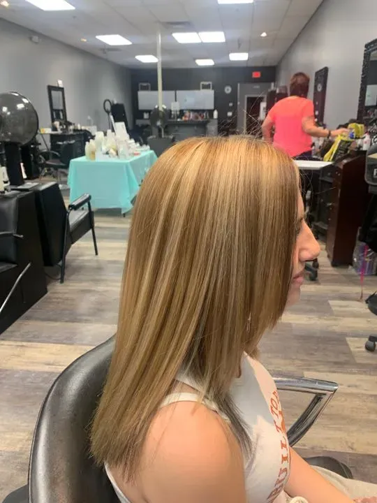 https://cdn.salonspotlight.com/photos/zgcX5C9FUfD22WKZ8xbx/4e3c3c35-0348-4d6b-ad73-2e75cdd17223_720x720
