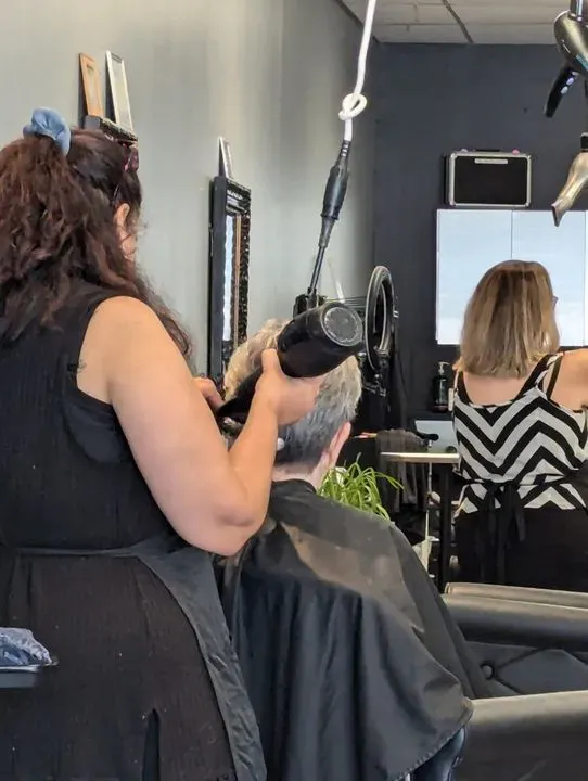 https://cdn.salonspotlight.com/photos/zgcX5C9FUfD22WKZ8xbx/df77f732-b459-425e-b8b3-4cbbce578a26_720x720