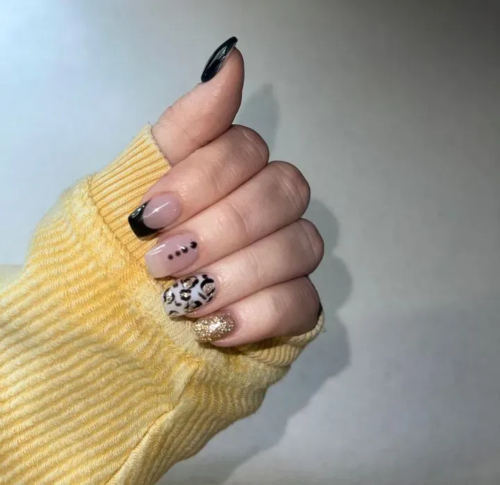 https://cdn.salonspotlight.com/photos/zi11UFCNksER4V8rQces/2d8546b5-d5bc-4f0e-9522-d559ff5eebd3_720x720