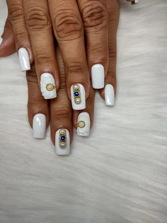 https://cdn.salonspotlight.com/photos/zkY3U9eOMsZnCc76fA5T/82312d42-05dd-4b25-bb31-d66933bcb302_720x720