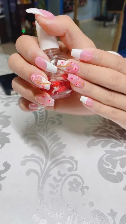 https://cdn.salonspotlight.com/photos/zkyoFaa8ugRFOLD7SJ2C/2b4a6405-2509-41c4-ad65-c4d166d1989f_720x720
