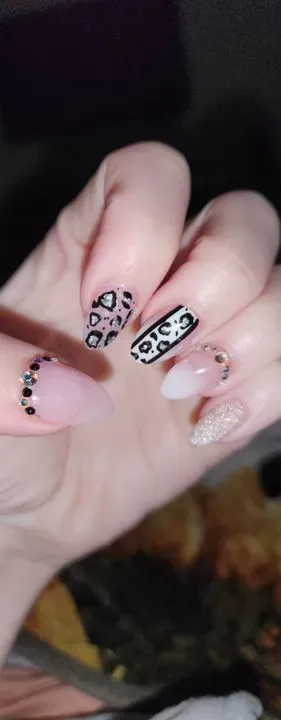 https://cdn.salonspotlight.com/photos/zkyoFaa8ugRFOLD7SJ2C/e281c0c6-5258-470d-9ef2-1cefccd42c75_720x720