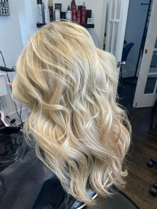 https://cdn.salonspotlight.com/photos/zlSss6dmbPcBTbACjz7w/2525b41c-8895-40b4-8609-4c7e3bc38524_720x720