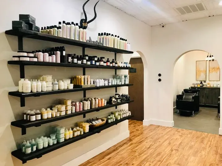 https://cdn.salonspotlight.com/photos/zlyE68sOoUlmE6x1rDAL/29b3b723-3b47-4b7d-8adb-adc769dc14b2_720x720