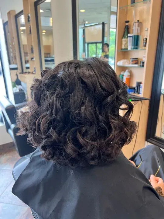 https://cdn.salonspotlight.com/photos/zo6nsNHS4Lj6vcitm3Gd/c34a6bb6-a148-46fa-a0a0-36bf65464cd1_720x720