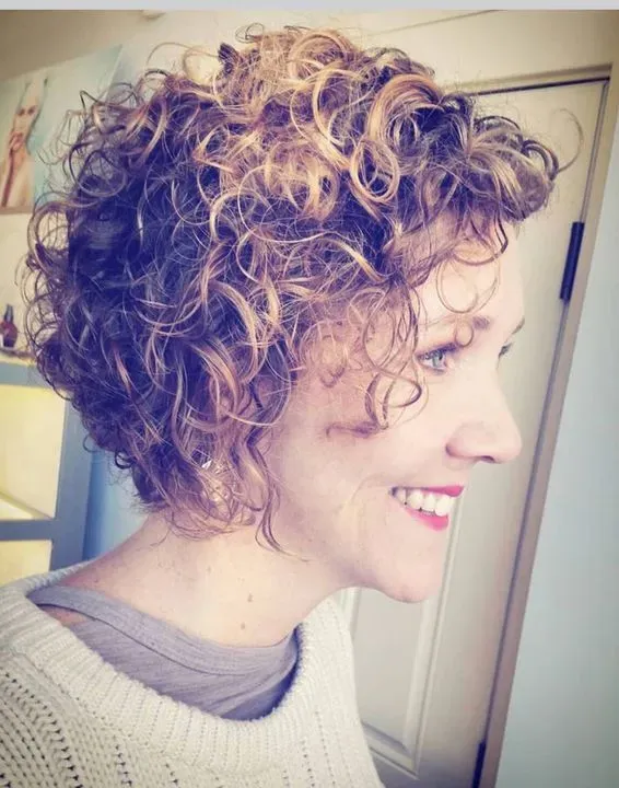 https://cdn.salonspotlight.com/photos/zo7wjftyLwa87aMUPNSq/abf87684-597e-4f8a-91f7-8ffefdfa460b_720x720