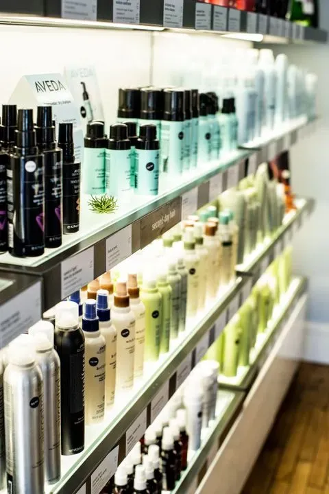 https://cdn.salonspotlight.com/photos/zo7wjftyLwa87aMUPNSq/b3cbadaa-cb0a-4a28-8d36-687c7aab6f20_720x720