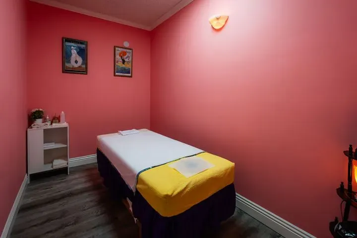 https://cdn.salonspotlight.com/photos/zotQaTU8UonMYthrled7/765cf973-2750-42c6-a031-d3d2d6ad6afc_720x720