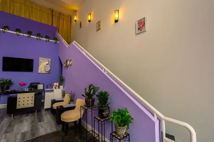 https://cdn.salonspotlight.com/photos/zotQaTU8UonMYthrled7/e38e1c3d-3f29-454e-96b3-598b1005ec07_720x720