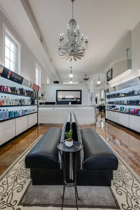 https://cdn.salonspotlight.com/photos/zpGnoaF0wv7IIevUGBhF/82eadc6a-4ed5-432c-b215-fdbfb2eddb78_720x720