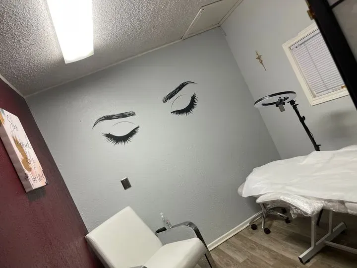 https://cdn.salonspotlight.com/photos/zpwgqBITRezOI7rBEX9m/942762f0-5ab4-4beb-8731-3e6ee7db06b7_720x720