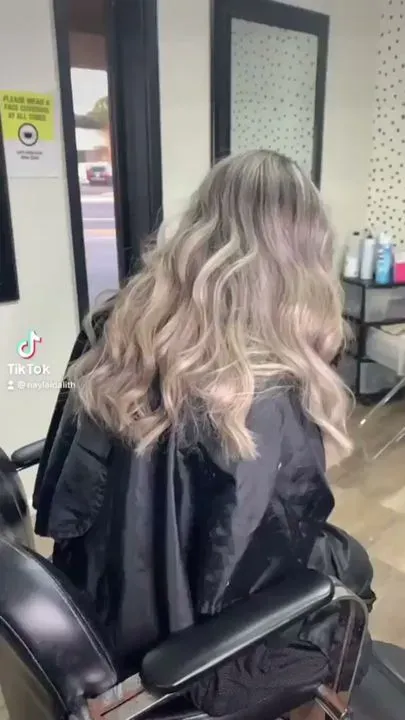 https://cdn.salonspotlight.com/photos/zpwgqBITRezOI7rBEX9m/e34e695e-4216-4516-8ec5-67cf29505e14_720x720