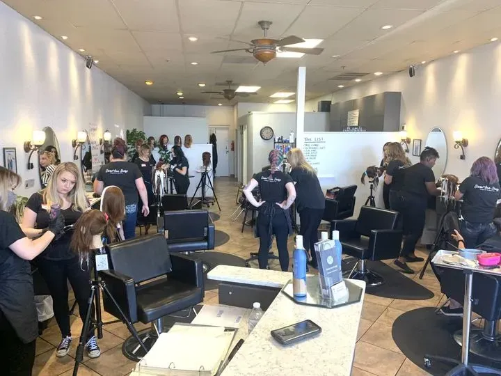 https://cdn.salonspotlight.com/photos/zr5OZ49JS9SIXRgsvpgR/2d9c885e-fb14-45e8-a090-cdade2fbf20d_720x720