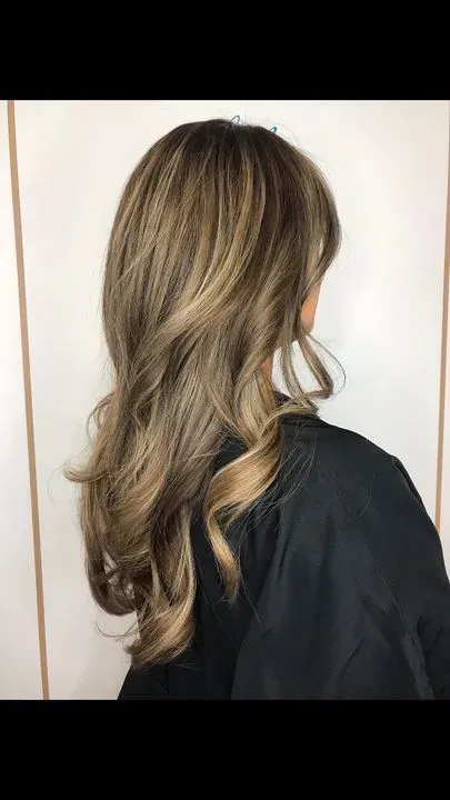 https://cdn.salonspotlight.com/photos/zrE41xraPVW2fDZFsB44/8de1bfd4-0280-4f75-add4-c6f01eab02c0_720x720
