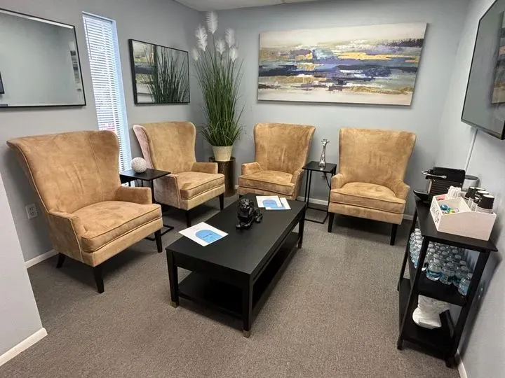 https://cdn.salonspotlight.com/photos/ztCXdUizyxh7vA65IouE/3d137644-92b0-4754-a538-c9aeb231f8fe_720x720