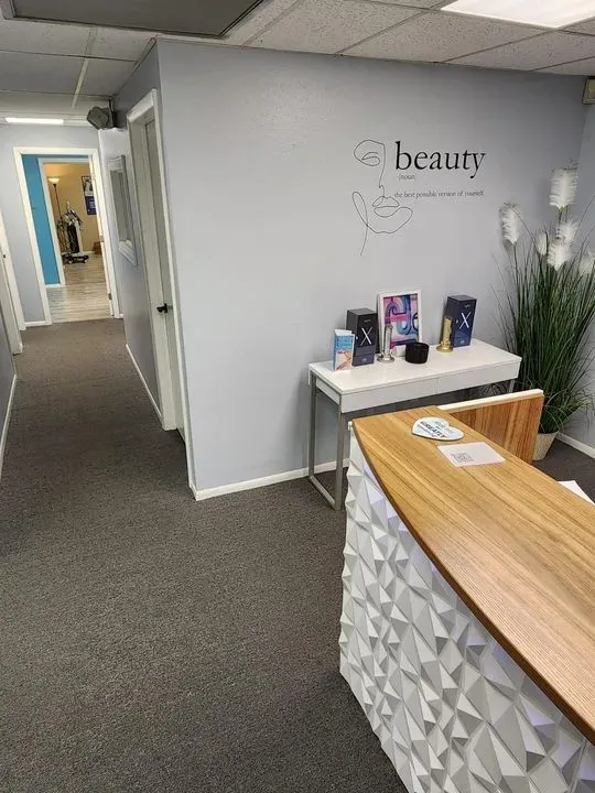 https://cdn.salonspotlight.com/photos/ztCXdUizyxh7vA65IouE/66edeec1-867b-4498-91d5-0376eca5a59b_720x720