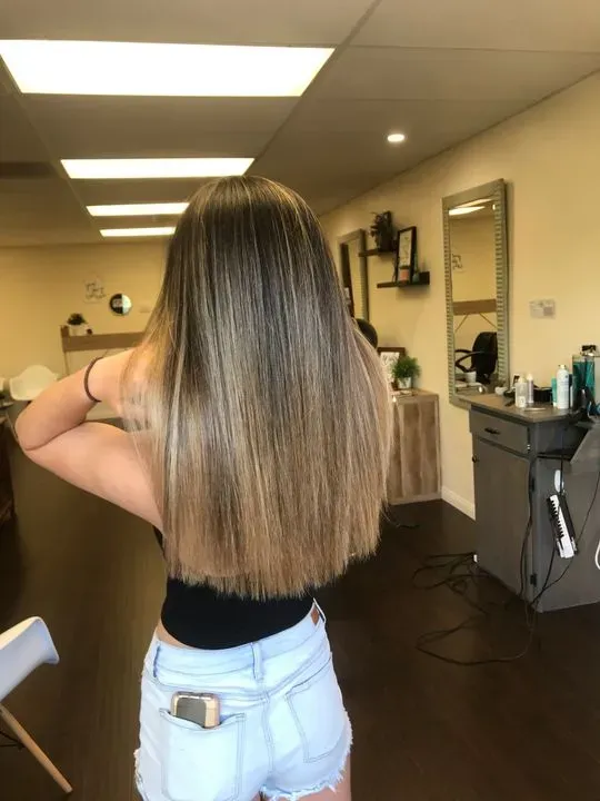 https://cdn.salonspotlight.com/photos/ztkGSxpMVJsDL8WRWv8Y/e426e6f5-a013-4964-a0d5-3b795efc17ad_720x720