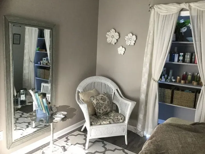 https://cdn.salonspotlight.com/photos/zvC6MSkxDtdM4JJJf9jT/9faeaa7d-88a0-47bb-8ec4-d3bfc211512b_720x720