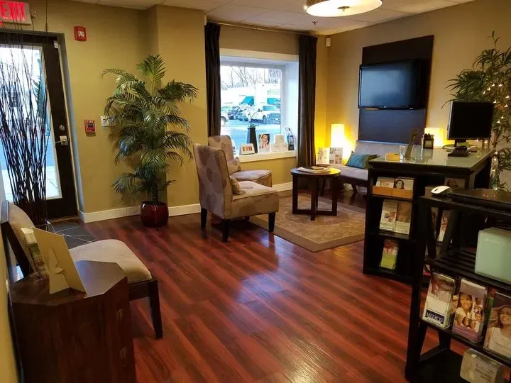 https://cdn.salonspotlight.com/photos/zwDMzYsmTfC0g6gIaIqm/0b5b10a5-41dd-4d0b-8d06-71f8d9b72378_720x720