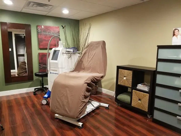 https://cdn.salonspotlight.com/photos/zwDMzYsmTfC0g6gIaIqm/895532c1-aad9-4f24-9405-e0cf09c7115a_720x720