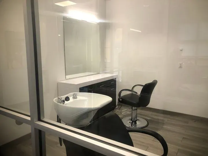 https://cdn.salonspotlight.com/photos/zwmGGb33tKZKRH0NGiJg/69c454df-5571-4921-8edc-c1aa8f1e72d2_720x720