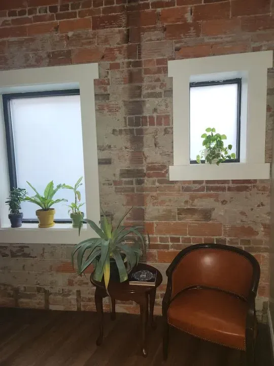 https://cdn.salonspotlight.com/photos/zxTluLkLsEZu69mT1O1C/95de9cd0-c738-422c-a3ac-950eefca4f5c_720x720