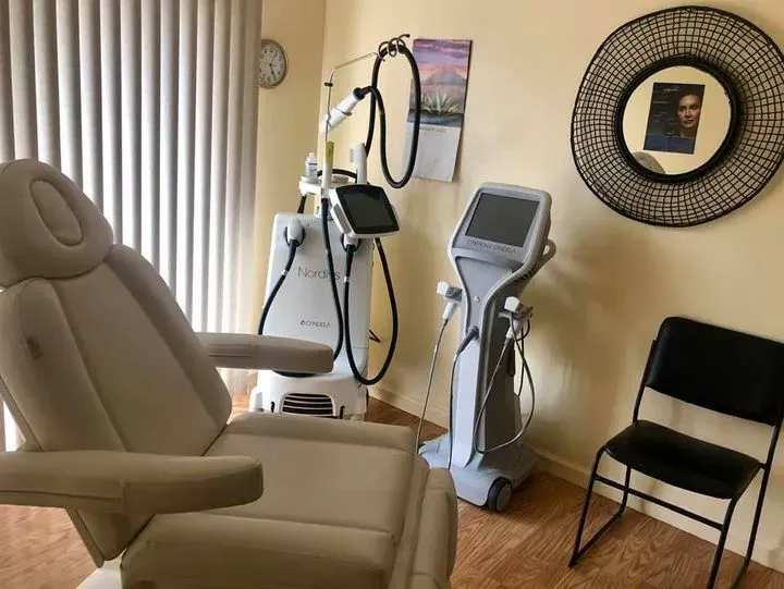 https://cdn.salonspotlight.com/photos/zzMY8lHapVuj0IvVm2pd/486e801d-39b1-494c-94a1-a99b0e2055a6_720x720